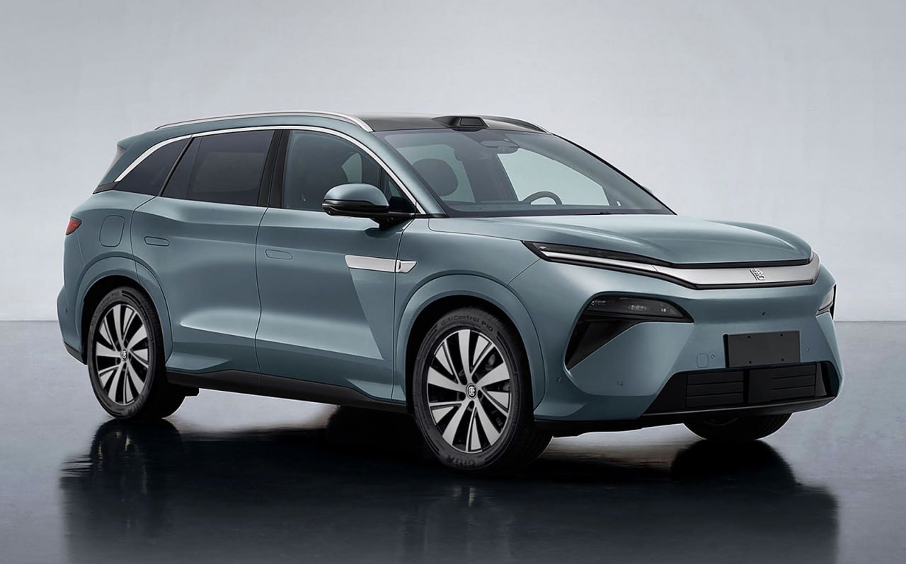 BYD Tang L EV в топе
